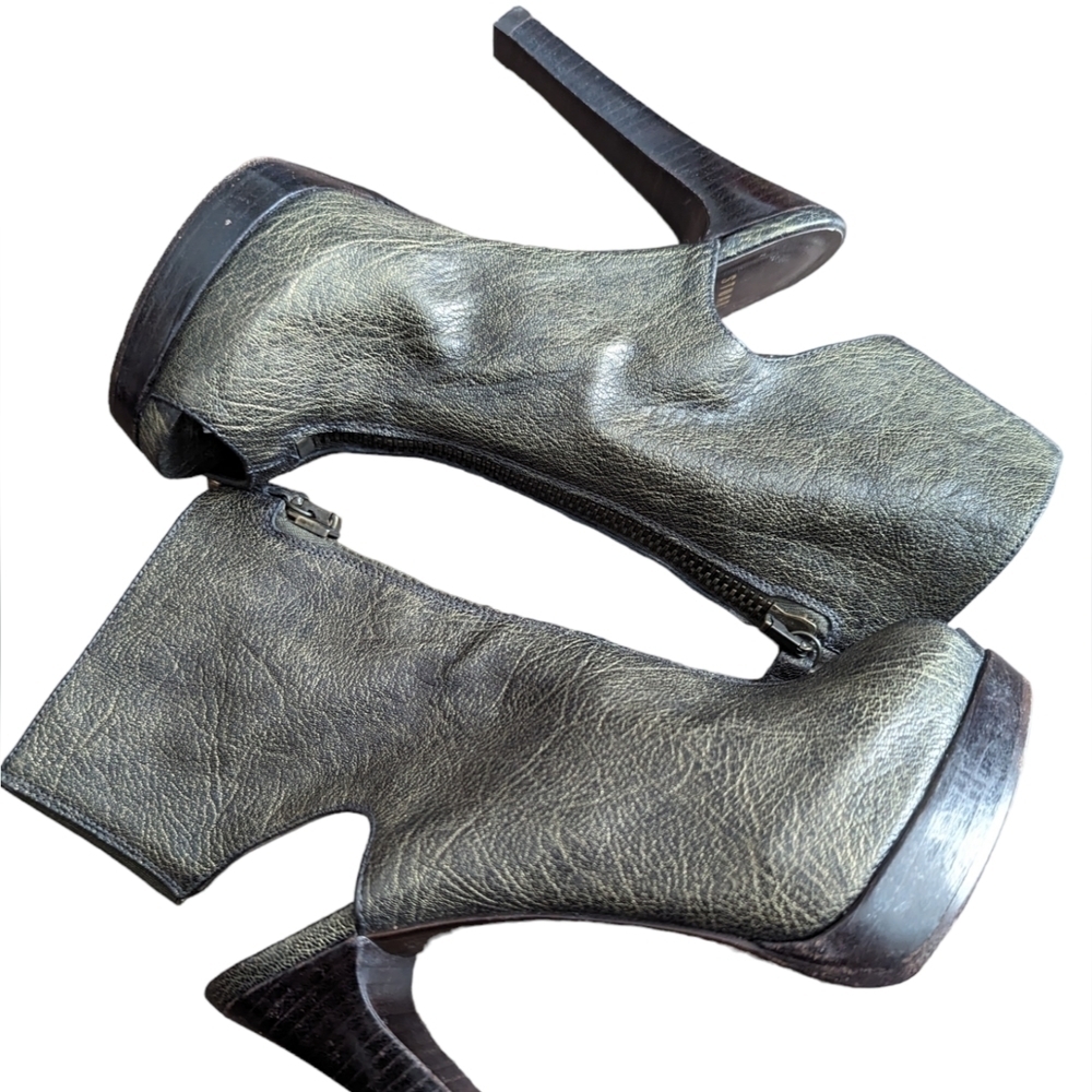 STUART Weitzman Peep Toe Zip Up Bootie